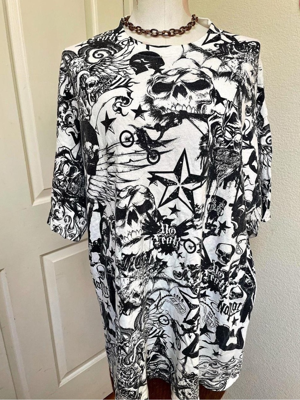Black & White Graphic Skull Print Tee